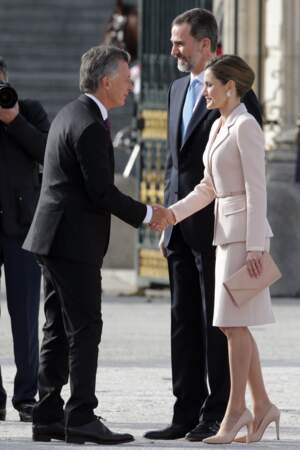 Le roi Felipe et la reine Letizia dEspagne accueillent le président argentin Mauricio Macri au Palais royal de Mad