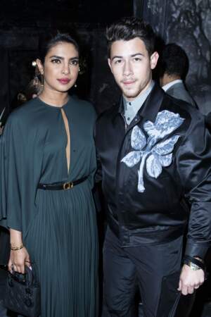Nick Jonas et Priyanka Chopra, sublime en robe Dior décolletée pour le défilé Haute-Couture