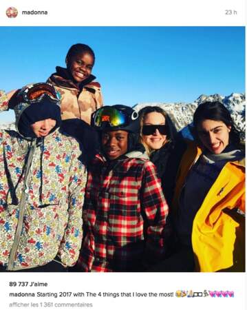 Madonna skie avec ses enfants 