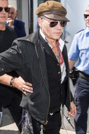 Johnny Depp très amaigri à l'aéroport de Schönefeld (Berlin) pour sa tournée Hollywood Vampire Tour, le 6 juin 2018