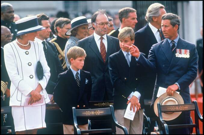 La robe et le chapeau de Melania Trump n'ont pas manquer de rappeler un look porté par Lady Diana, en 1995