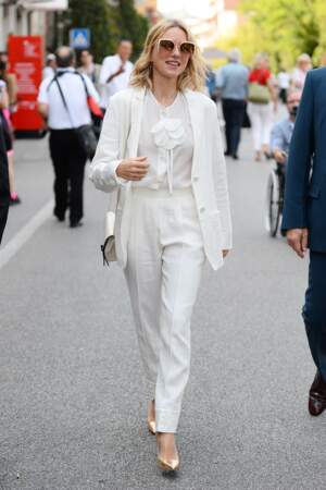 Naomi Watts en total-look blanc à la Mostra de Venise