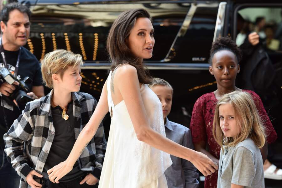 Angelina Jolie et ses enfants à l'avant-première du film The Breadwinner. Shiloh ressemble tant à son père !