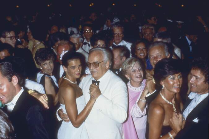Stéphanie et Rainier dansent au bal de la Croix Rouge, en 1982