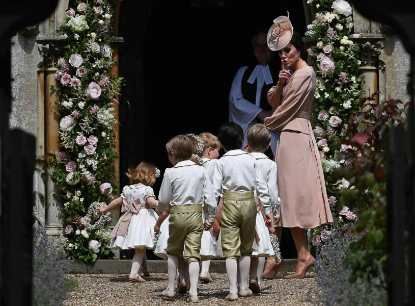Kate Middleton calme les enfants avant la cérémonie