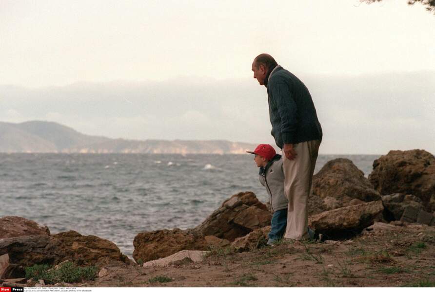 Jacques Chirac et son petit-fils Martin à Brégançon, en 2000