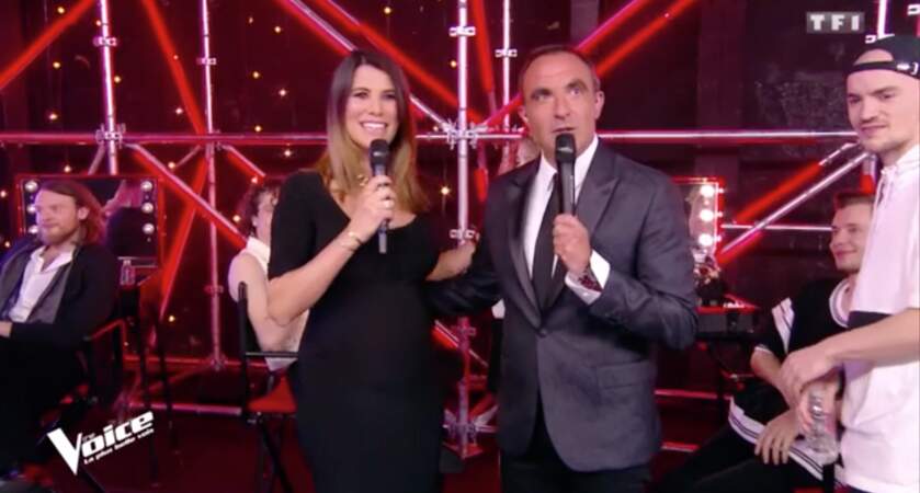 Karine Ferri, très enceinte, et Nikos Aliagas le 21 avril 2018 dans The Voice sur TF1