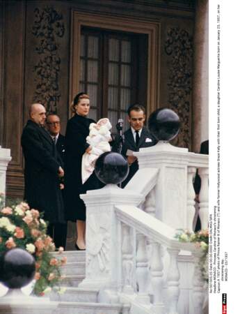 Le prince Rainier et la princesse Grace lors du baptême de Caroline de Monaco, le 23 janvier 1957