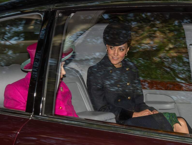 La reine Elisabeth et Kate Middleton sur le chemin de la messe