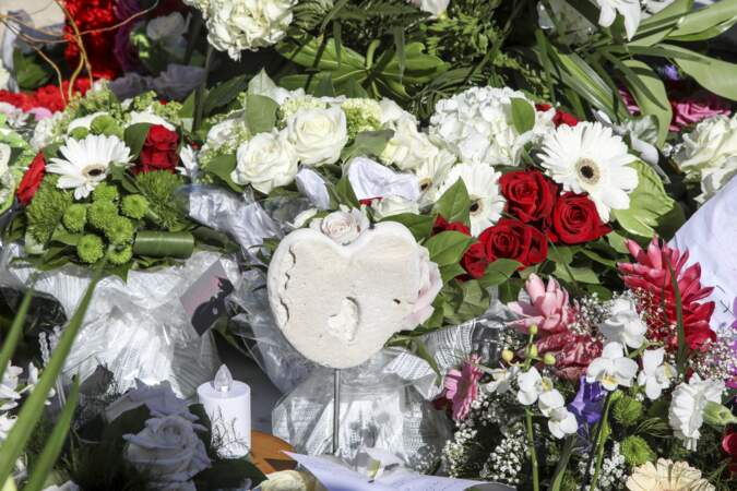 La tombe de Johnny Hallyday à Saint-Barthélémy décorée par ses fans