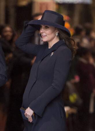  12 mars 2018 : Kate Middleton en manteau et chapeau bleu, sa couleur favorite