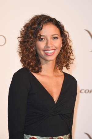 Flora Coquerel, Miss France 2013 prouve que le lob convient aussi aux cheveux bouclés 