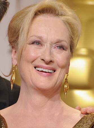 Un petit peu d’anticerne sous l’arcade sourcilière comme Meryl Streep agrandi le regard, essayez !