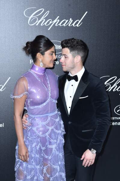 Nick Jonas et Priyanka Chopra se dévorent des yeux, amoureux, à la soirée Chopard le 17 mai 2019