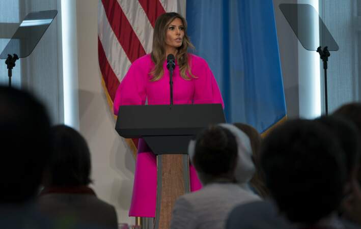 Melania Trump, en robe rose flashy, fait son discours aux Nations Unies