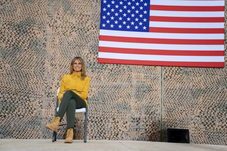 Melania Trump en veste Victoria Beckham et boots Timberland, sur la base Al-Asad en Irak, le 26 décembre 2018