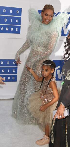 Beyoncé Knowles et sa fille Blue Ivy Carter aux MTV Video Music Awards 2016 à New York, le 28 août 2016.