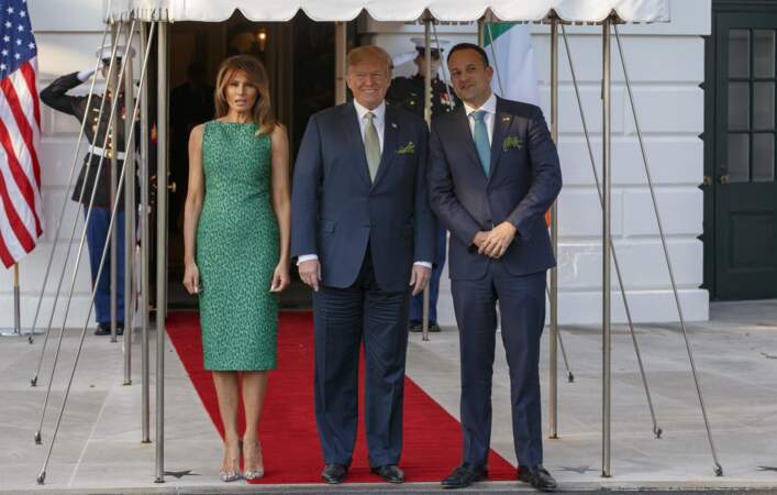 Melania Trump porte une tenue verte accordé au bouquet de trèfle en hommage au premier ministre irlandais