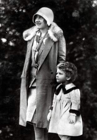 La future Reine Elisabeth II et sa mère Queen Mary 