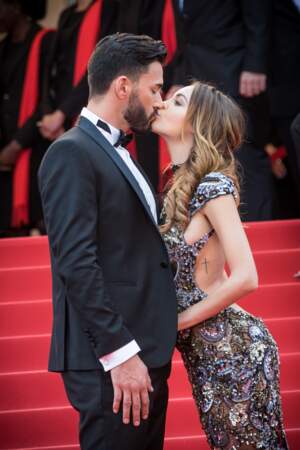 Echange de baiser entre Nabilla Benattia et Thomas Vergara lors du festival de Cannes 2018.