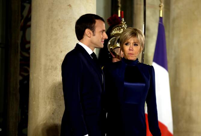 Brigitte Macron, ravissante en robe bleu nuit à l'Elysée le 23 janvier 2019 avec Emmanuel Macron