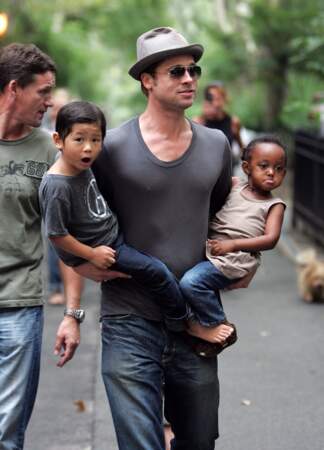 Brad Pitt avec Zahara, Pax et Maddox à New York en 2007