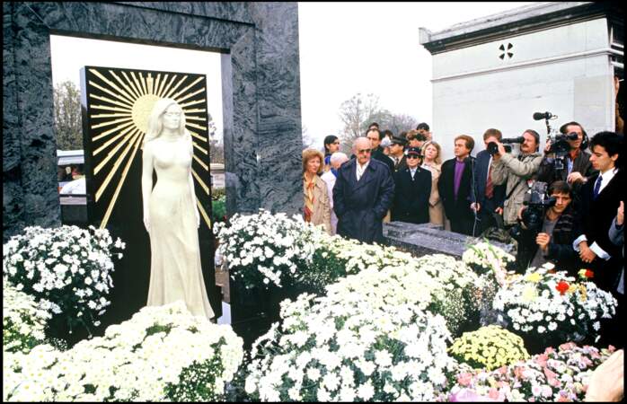 La statue de Dalida au cimetière de Montmartre, inaugurée le 31 octobre 1987