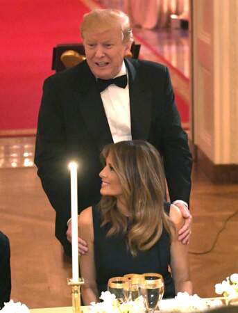 Donald Trump aux petits soins pour sa femme Melania, à la Maison Blanche, le 15 mai 2019.