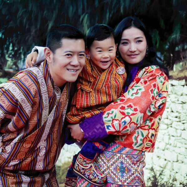 Le roi Jigme Khesar Namgyel Wangchuck du Bhoutan, la reine Jetsun Pema et leur fils lors de la fête nationale 2017
