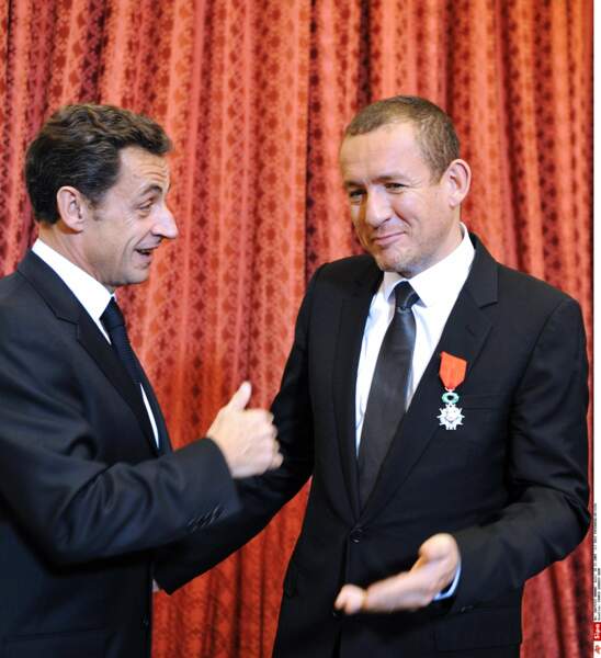 En 2009, Dany Boon reçoit la légion d'honneur des mains de Nicolas Sarkozy
