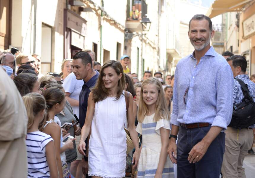 Photos Letizia D Espagne Tres Casual Chic Lors De Ses Vacances En Famille Gala