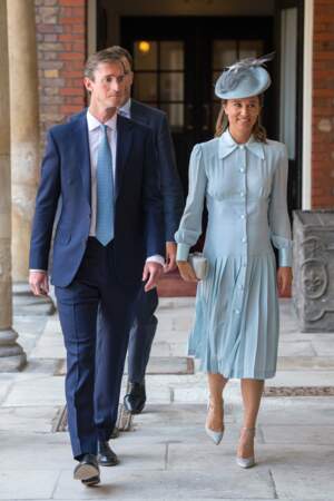 Pippa Middleton rayonnante en Alessandra Rich au baptême du prince Louis à Londres, le 9 juillet 2018