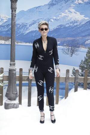 Kristen Stewart pose au photocall du défilé Chanel automne-hiver 2019/2020.