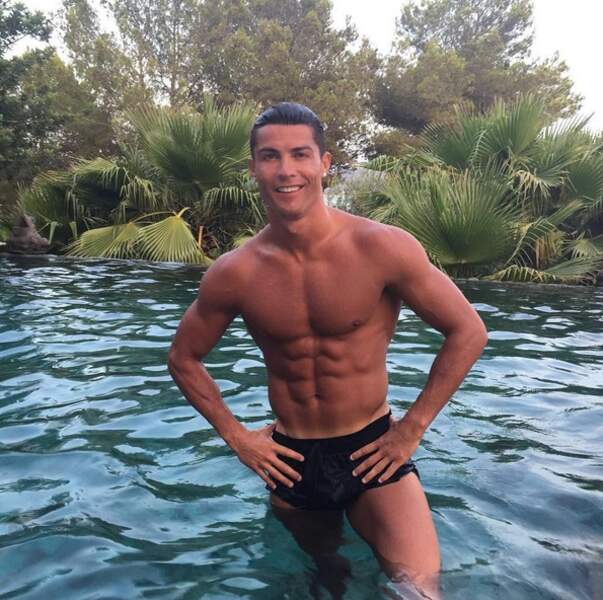 Cristiano Ronaldo se la coule douce à Ibiza avec sa famille puis à Las Vegas avec ses copains 