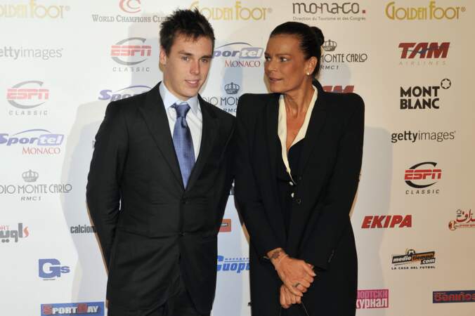 La princesse Stephanie de Monaco et son fils Louis à la cérémonie du "Golden Foot Award" à Monaco le 17 Avril 2012