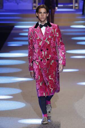 Paris Brosnan est le très séduisant fils de l'acteur Pierce Brosnan lors du Défilé Dolce & Gabbana 