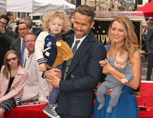 Blake Lively avec Ryan Reynolds et leurs deux filles James et Inès à Hollywood en 2016
