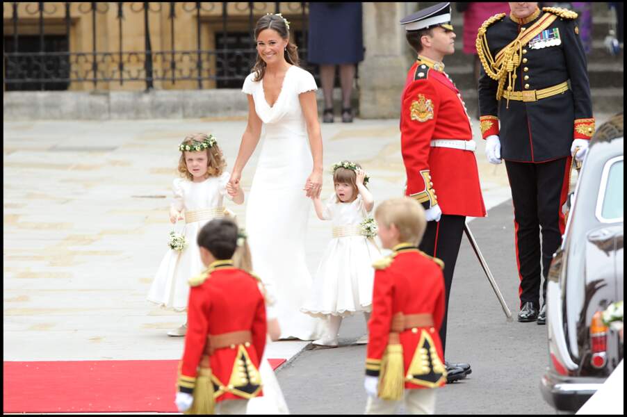 Pippa Middleton lors de son arrivée à l'abbaye de Westminster pour le mariage de Kate et du prince William