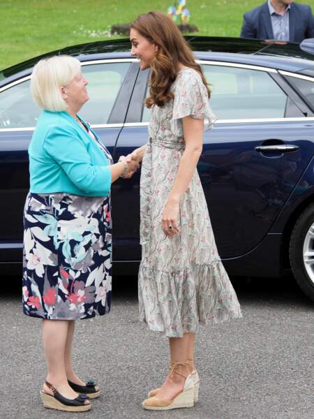 Kate Middleton prend le relais de la reine Elizabeth à la Royal Photographic Society de Londres, ce 25 juin