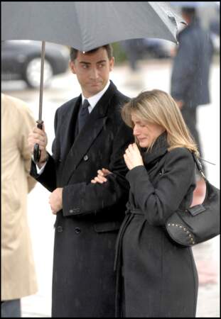L'immense chagrin de Letizia d'Espagne, lors des obsèques de sa soeur Erika Ortiz, le 8 février 2007