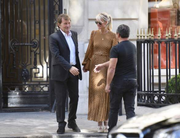 Laeticia Hallyday et son père après un rendez-vous avec son avocat, à Paris, le 18 septembre 2019.