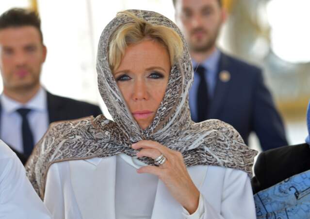 Brigitte Macron voilée à la grande mosquée Cheikh Zayed d'Abu Dhabi le 9 novembre 2017