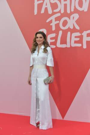 La reine Rania Al Abdullah de Jordanie en robe longue et blanche, très chic
