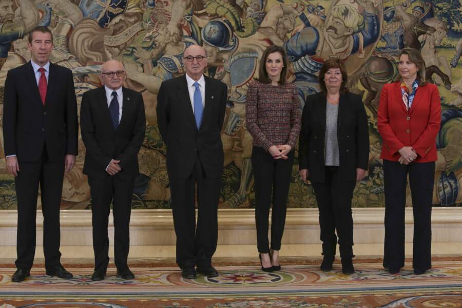 Les membres de l'Académie royale d'ingénierie d'Espagne aux côtés de la reine Letizia