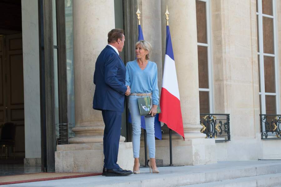 Brigitte Macron sur le perron de l'Élysée