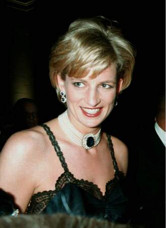 La princesse Diana fait sensation au Met Gala en 1995 dans une robe signée Versace