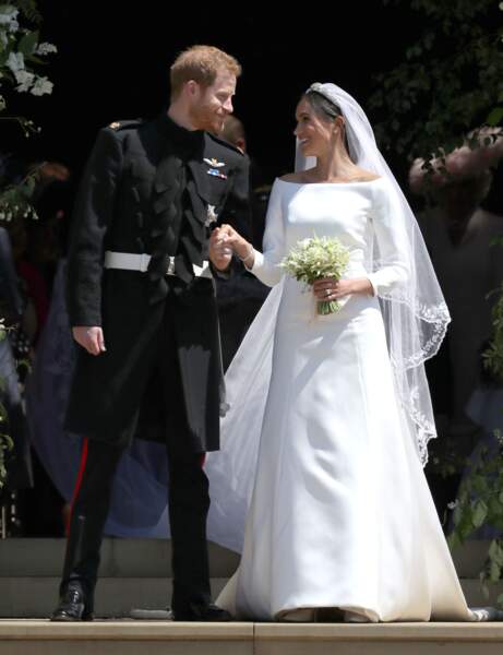 Le prince Harry et Meghan Markle, en robe Givenchy, à la sortie de la chapelle St. George à Windsor le 19 mai 2018