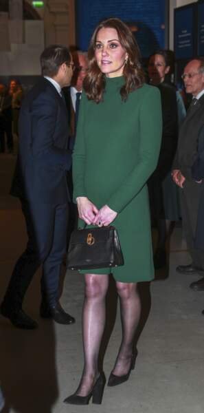 30 janvier 2018 : Kate Middleton en robe moulante verte