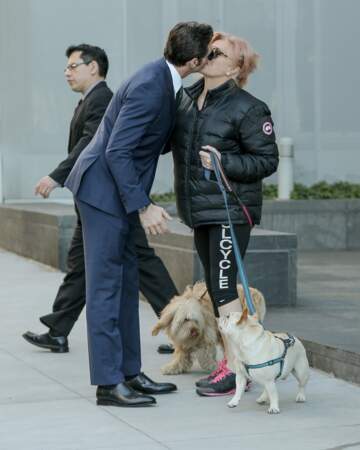 C'est une petite attention matinale car d'ordinaire elle promène ses chiens dans les rues de New York