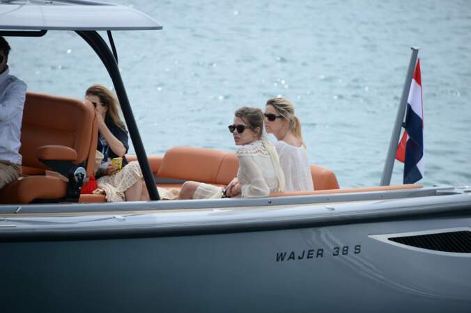 Charlotte Casiraghi se déplace en bateau lors du 70ème festival de Cannes